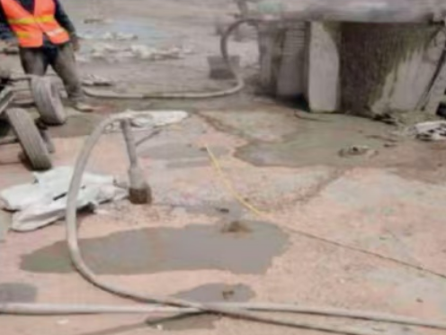 雷州水泥混凝土路面板底注浆技术 路面脱空注浆整治方案